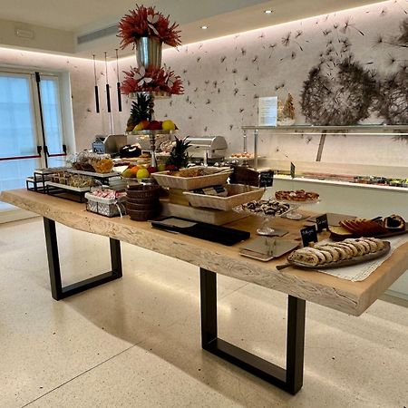卡斯蒂丽欧内酒店 利尼亚诺萨比亚多罗 外观 照片