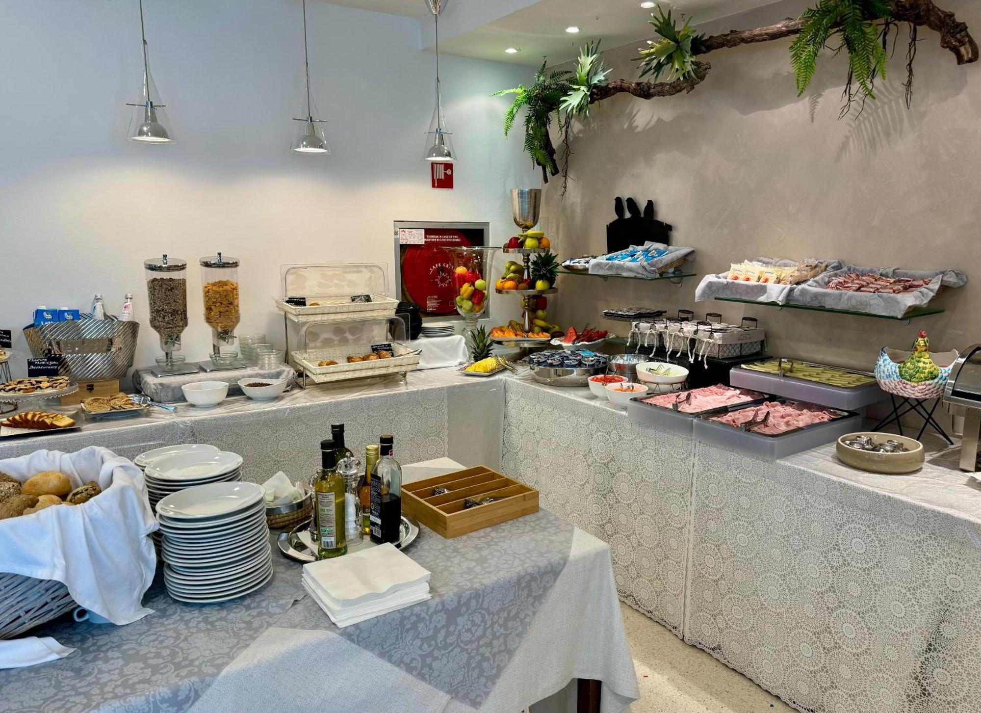 卡斯蒂丽欧内酒店 利尼亚诺萨比亚多罗 外观 照片