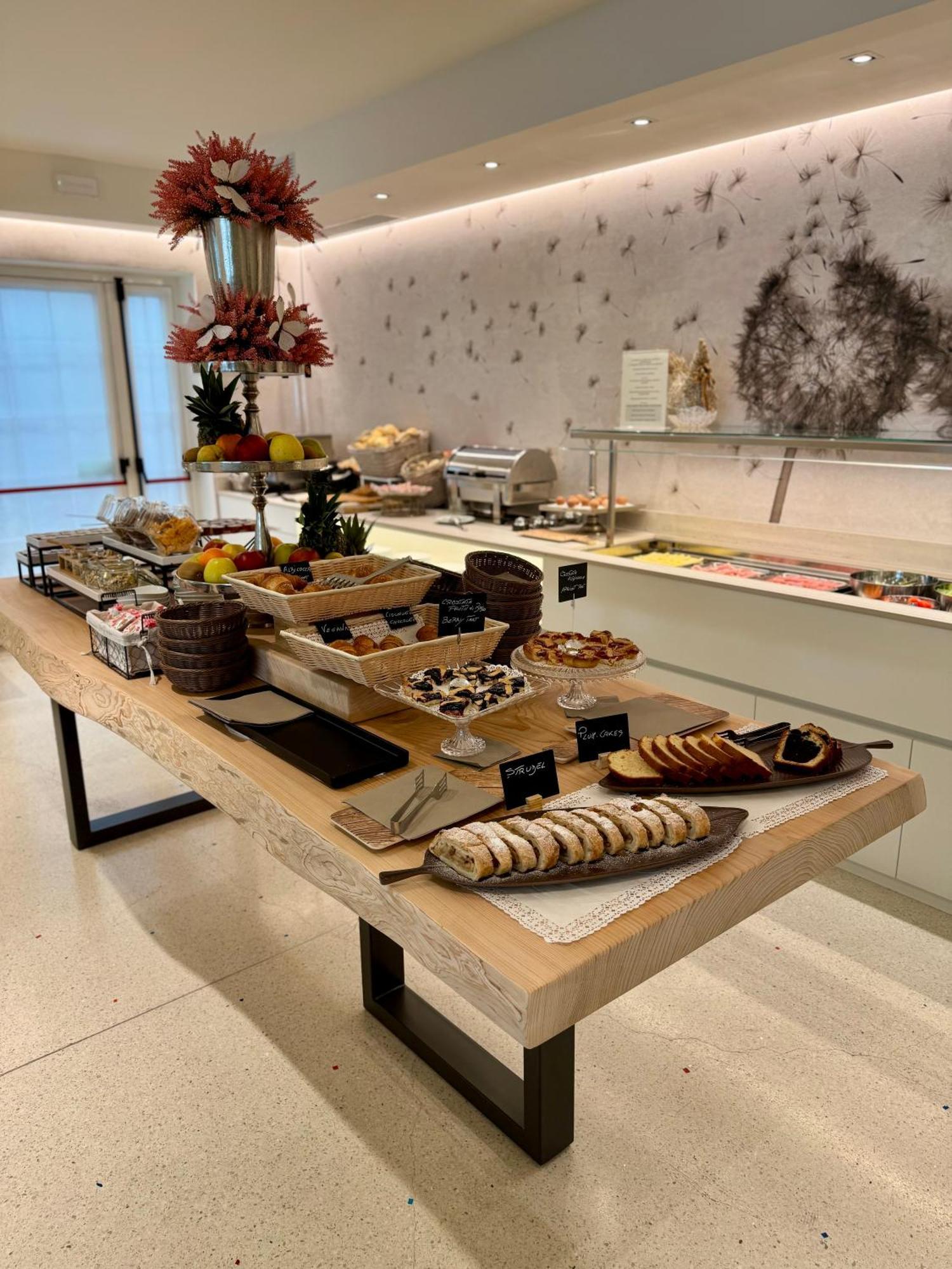 卡斯蒂丽欧内酒店 利尼亚诺萨比亚多罗 外观 照片