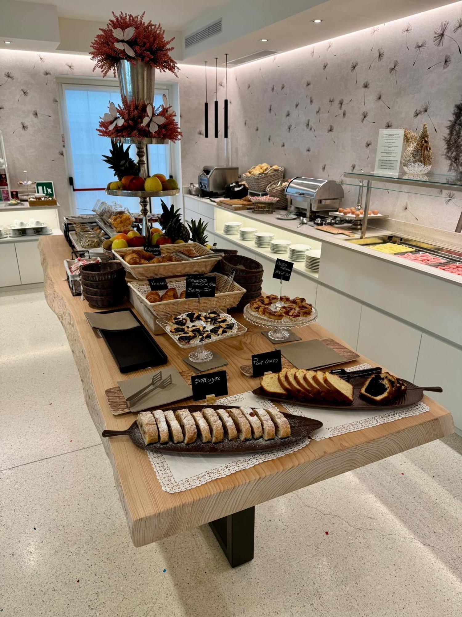 卡斯蒂丽欧内酒店 利尼亚诺萨比亚多罗 外观 照片